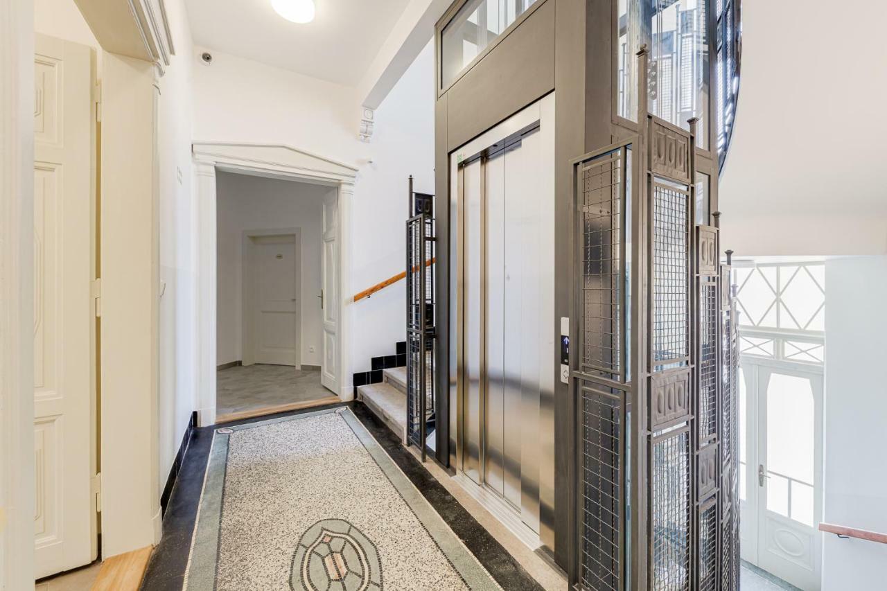 Gold Art Apartments Прага Экстерьер фото